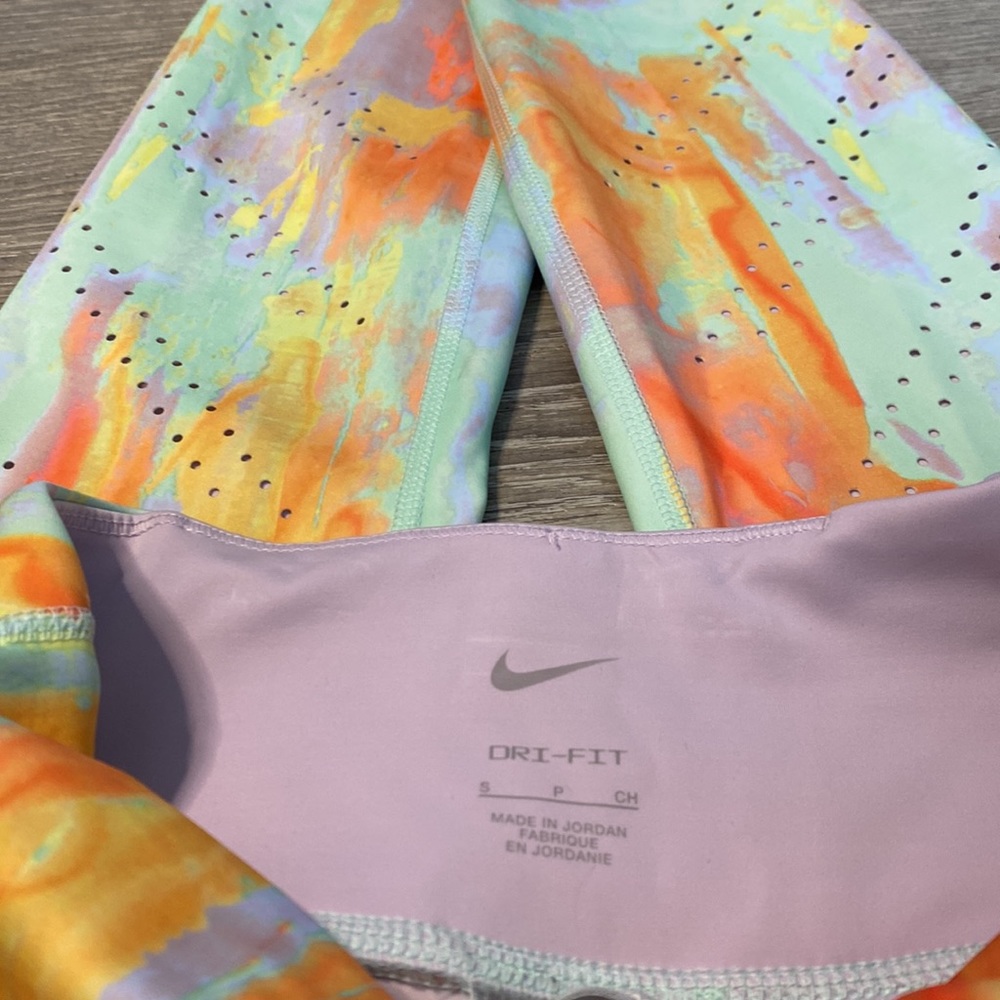 NWT Women’s Nike Epic Luxe Leggings Size Small - Picture 6 of 9